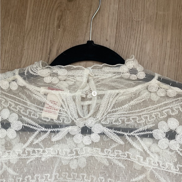 Sundance white lace top, never been worn, size Small - Picture 4 of 4